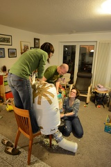 Teamwork to fill the Moroccan Pouf